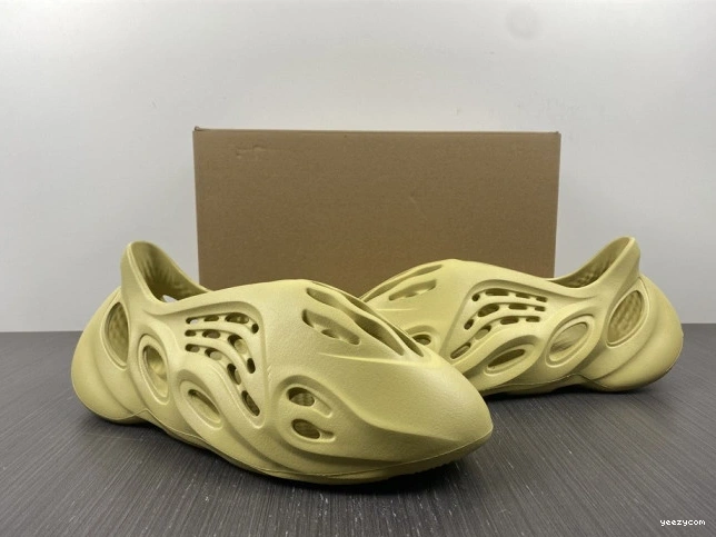 Foam Adidas RNNR Yeezy Sulfur GV6775 1115